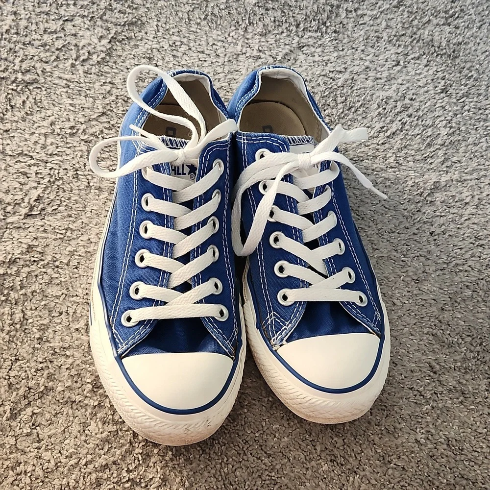 Blue low-top converse - Picture 3 of 13
